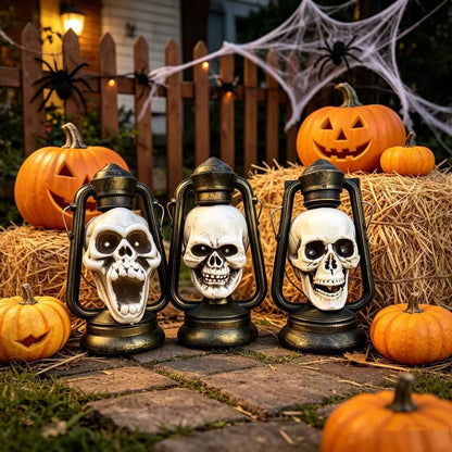 Halloween-Dekolaterne Totenkopf mit LED-Augen und Vintage-Öllampen-Design