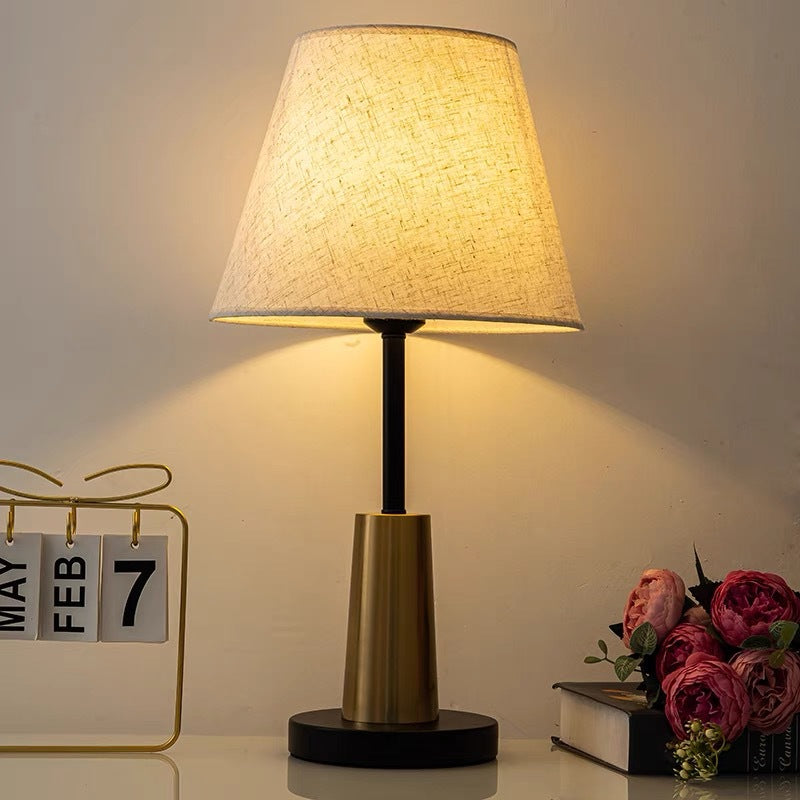 Moderne rustikale Tischlampe