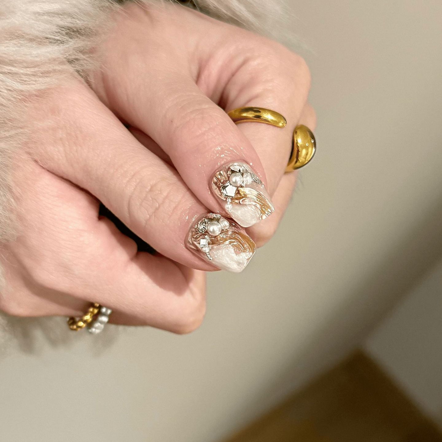 Elegante Kunstnägel mit Luxuriösen 3D-Details Brehn