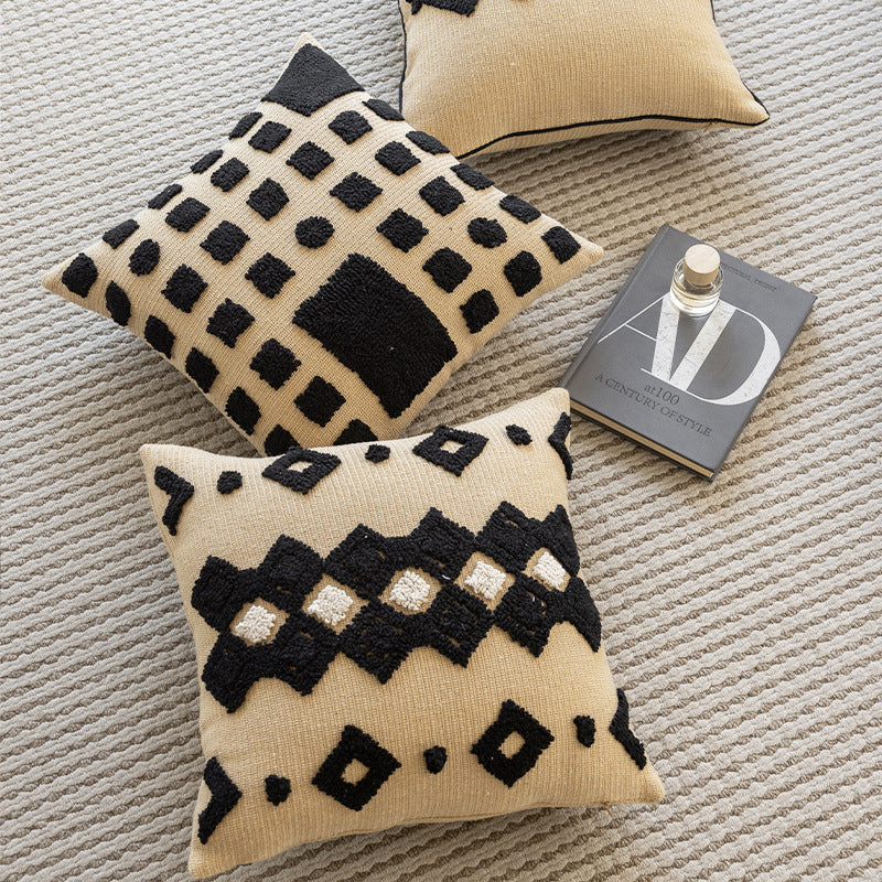 Strukturierter tribal-inspirierter gestrickter quadratischer Akzentkissen mit erhöhtem getuftetem Diamantmotiv