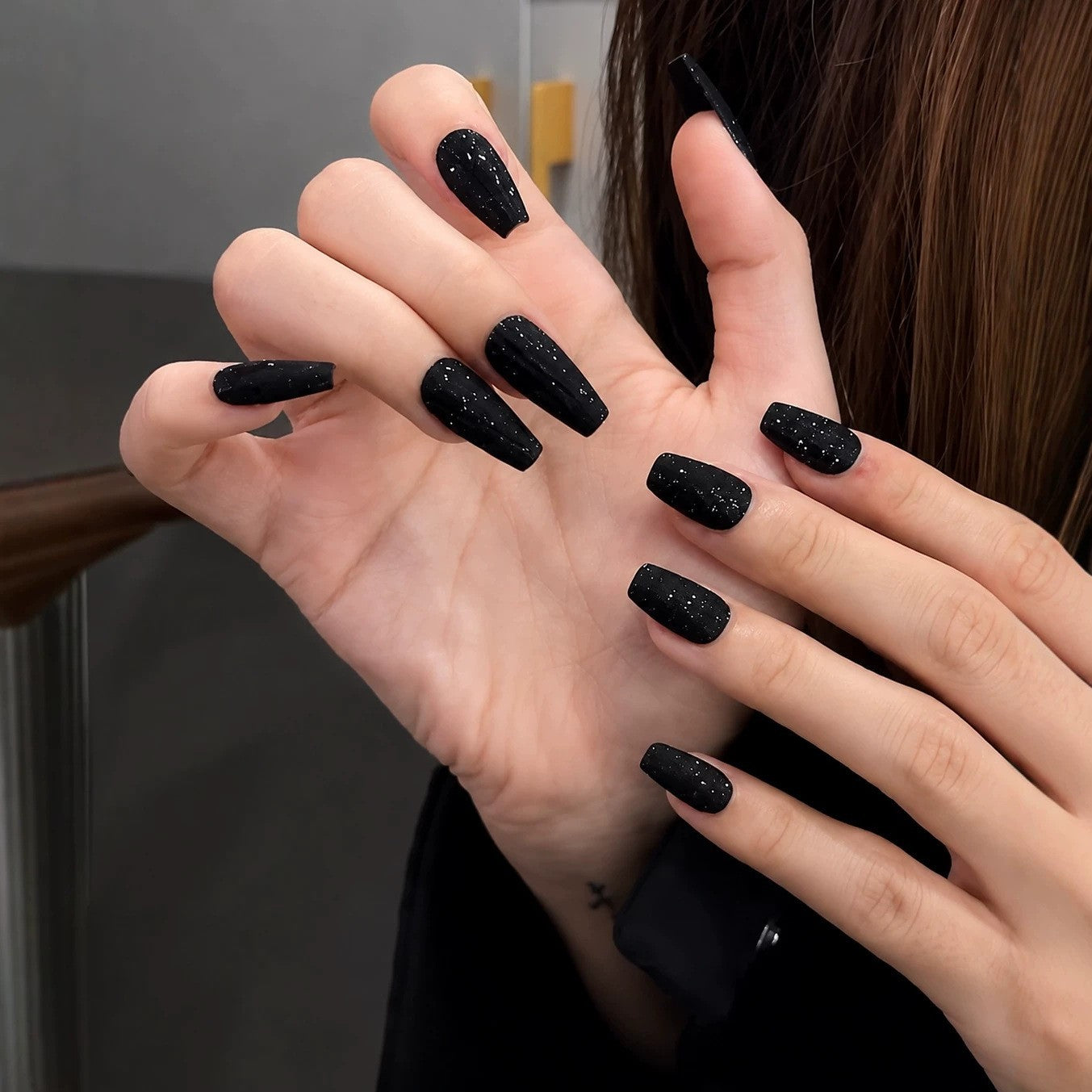 Premium Glitzernde Lange Stiletto Nagelverlängerungen Brehn