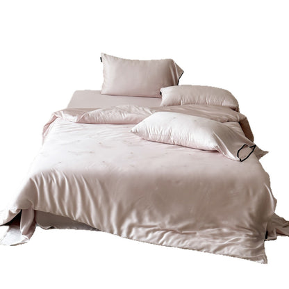 Premium-Baumwollsatin-Bettgarnitur mit seidig-mattem Finish, Kontrastpaspel und extraweichen Kissenbezügen