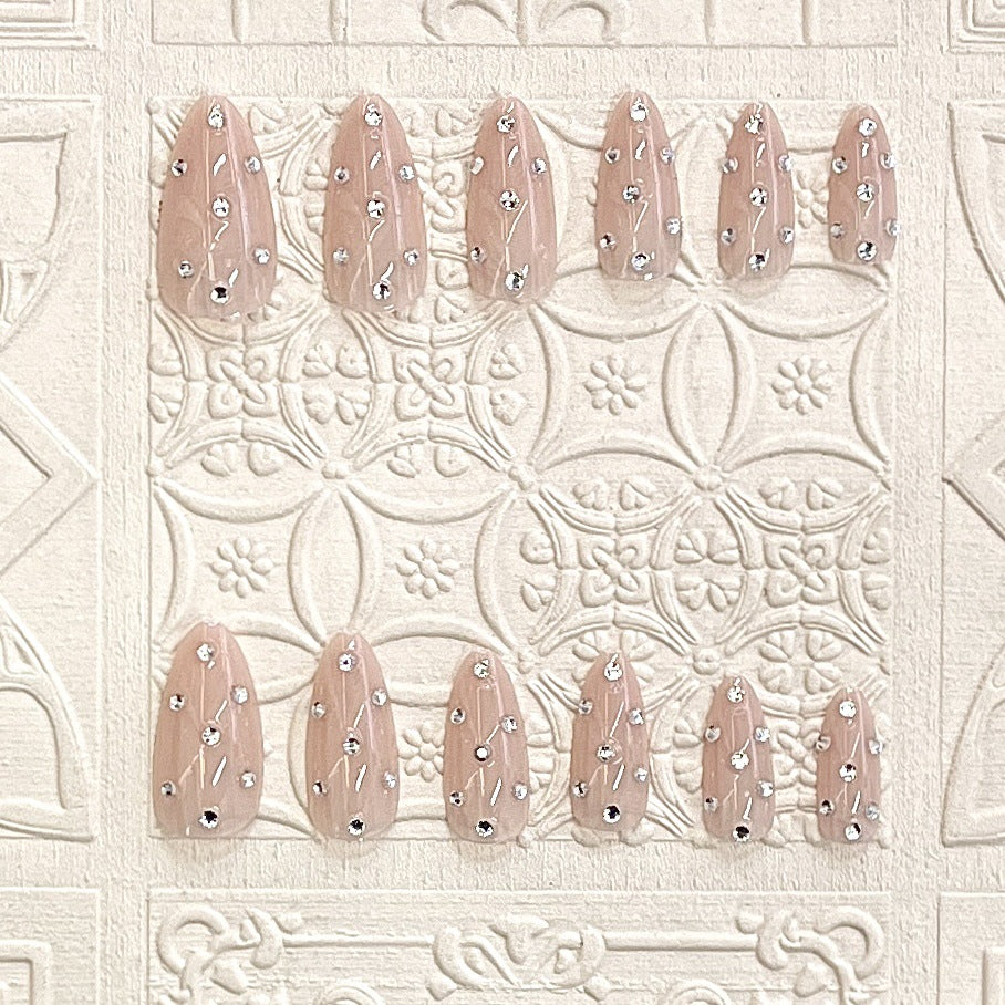 Dekorative Stiletto Press-On Nägel mit Strass-Akzenten Brehn
