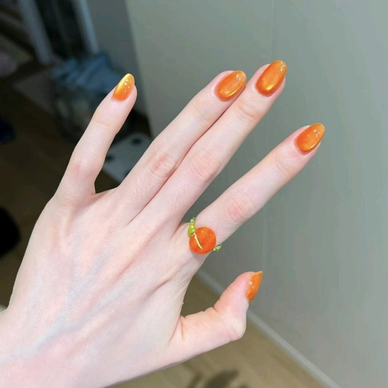 Stylische Press-On Nagel-Wickel Brehn