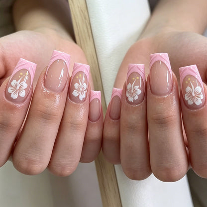 Elegante florale Nagelkunst Brehn