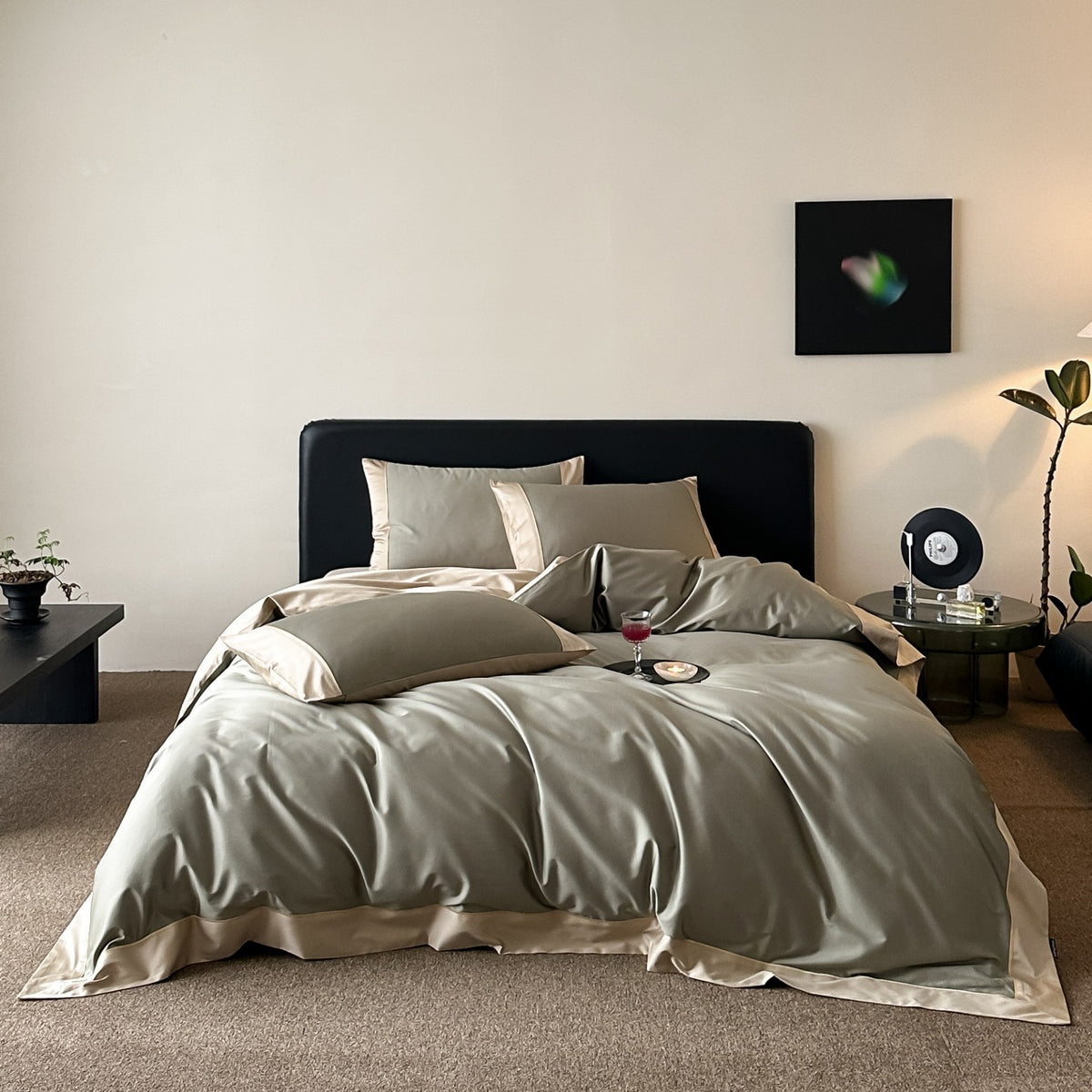 Premium-Baumwollsatin-Bettwäsche-Set mit feiner Kontrastpaspel und Hotelverschluss