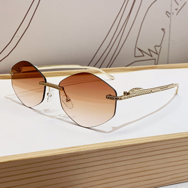 Damen extravagante Sonnenbrille mit funkelnden Akzenten Brehn