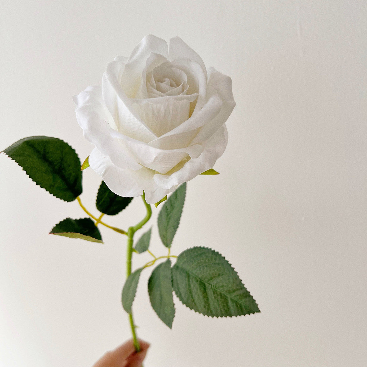 Realistischer Kunst-Rotrose-Bouquet