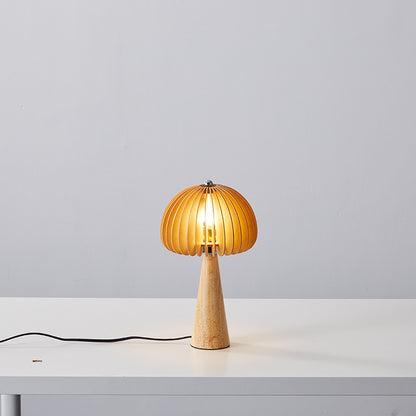 Moderne dekorative Tischlampe mit Holzfuß