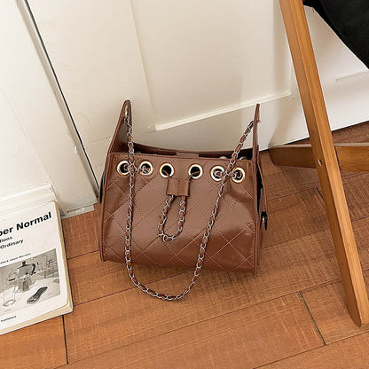 Gepolsterte Kettenhenkel-Handtasche