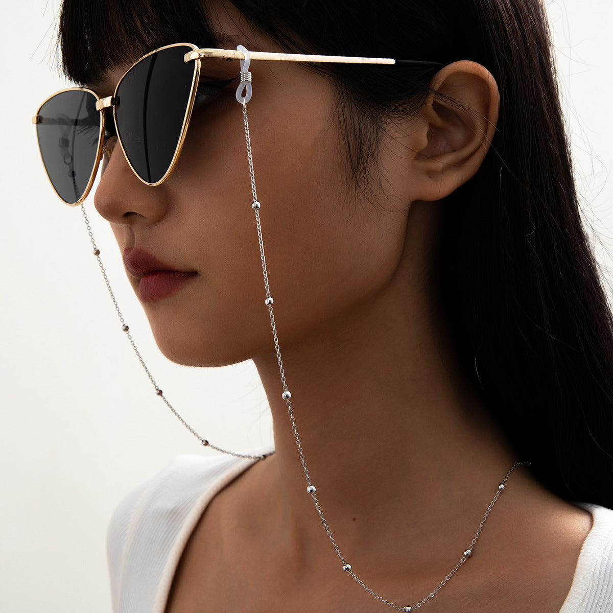 Stilsicheres Brillenband Aus Edelstahl mit Perlenförmigen Designelementen Brehn
