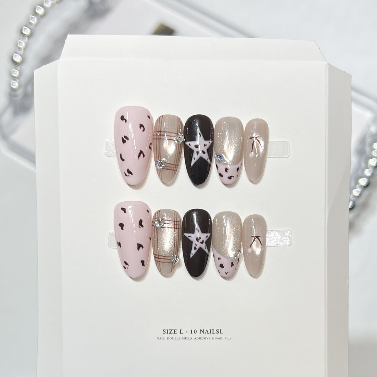 Themen Press-On Nagelkunstset mit Hello Kitty Designs Brehn