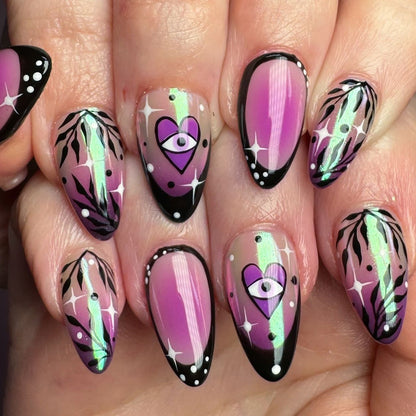 Kunstvolle Nagelkunst mit floralem Design und glamourösen Akzenten Brehn
