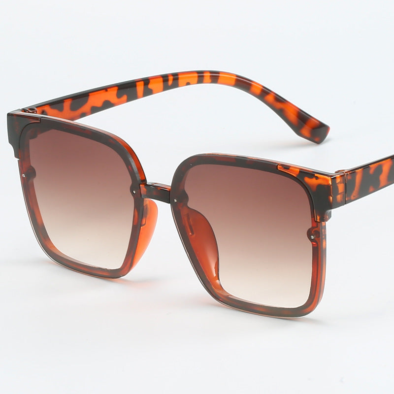 Damen moderne quadratische Sonnenbrille mit UV-Schutz und robustem Rahmen Brehn