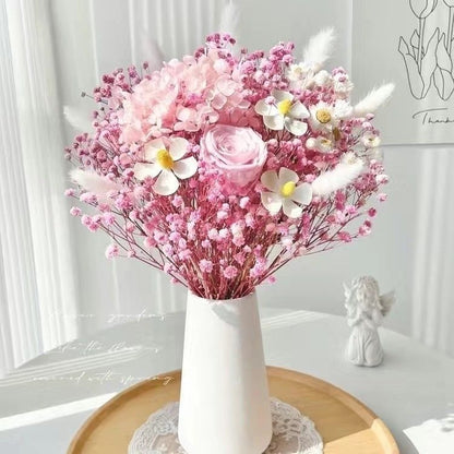 Trockenblumenarrangement in eleganter Vase