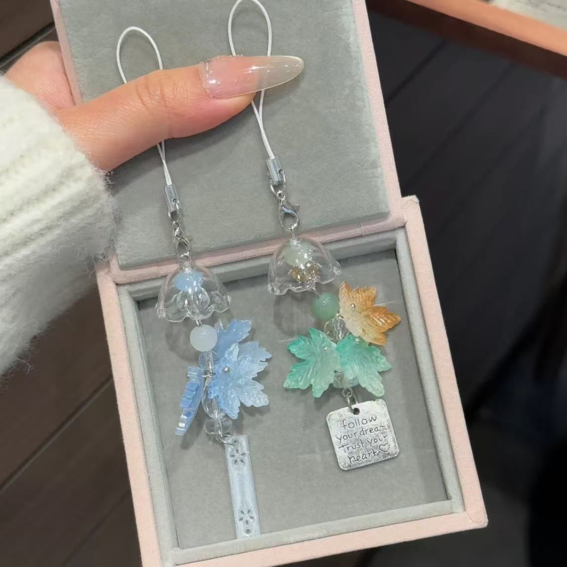 Inspirierender Blumenanhänger Charm Brehn
