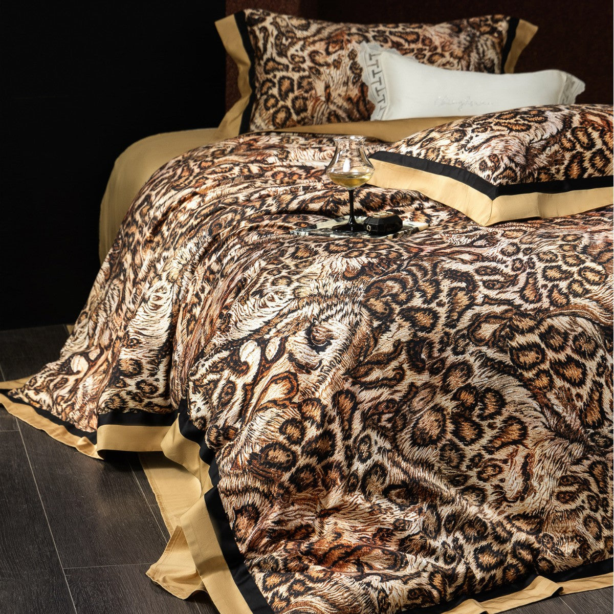 Luxe Leopard Jacquard Bettbezug Set mit Satin-Trim Oxford Kissenbezügen