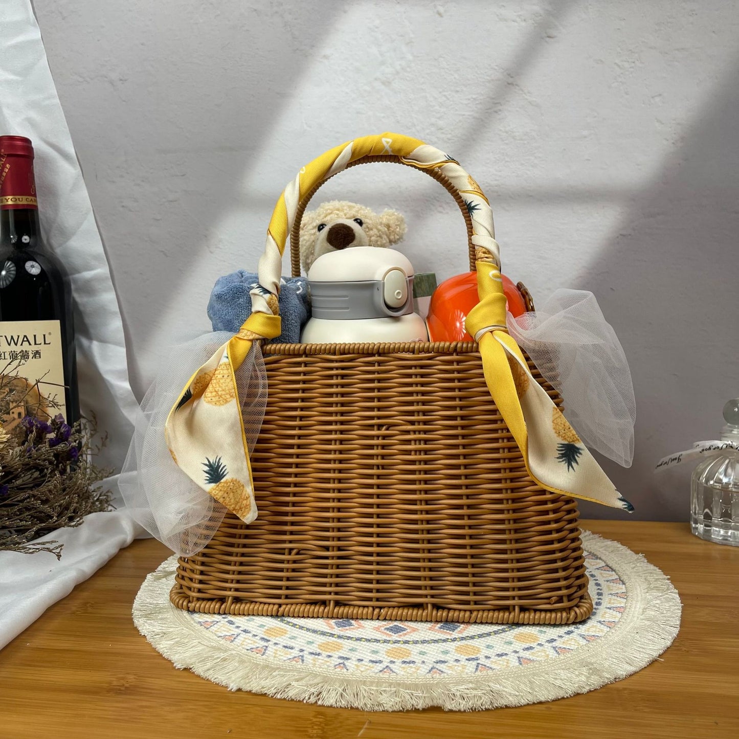 Damen modischer Rattan-Behälter mit Perlenhenkel Brehn