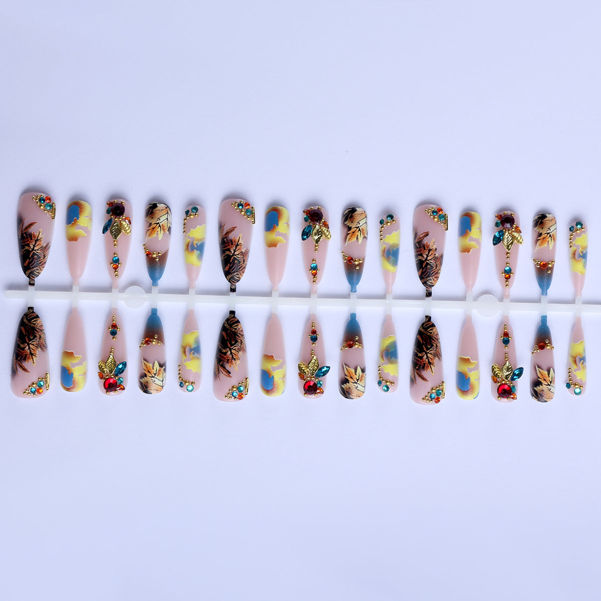 Kunstfingernägel mit Luxuriösen 3D-Verzierungen und Bunten Blättermotiven Brehn