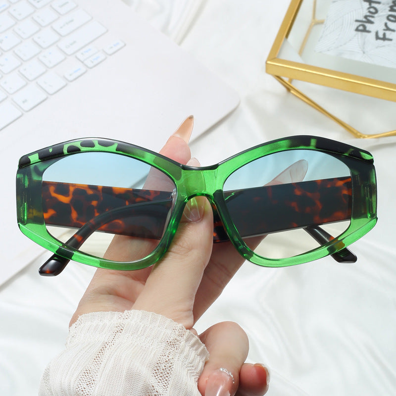 Damen modische Sonnenbrille mit markantem, futuristischem Design Brehn