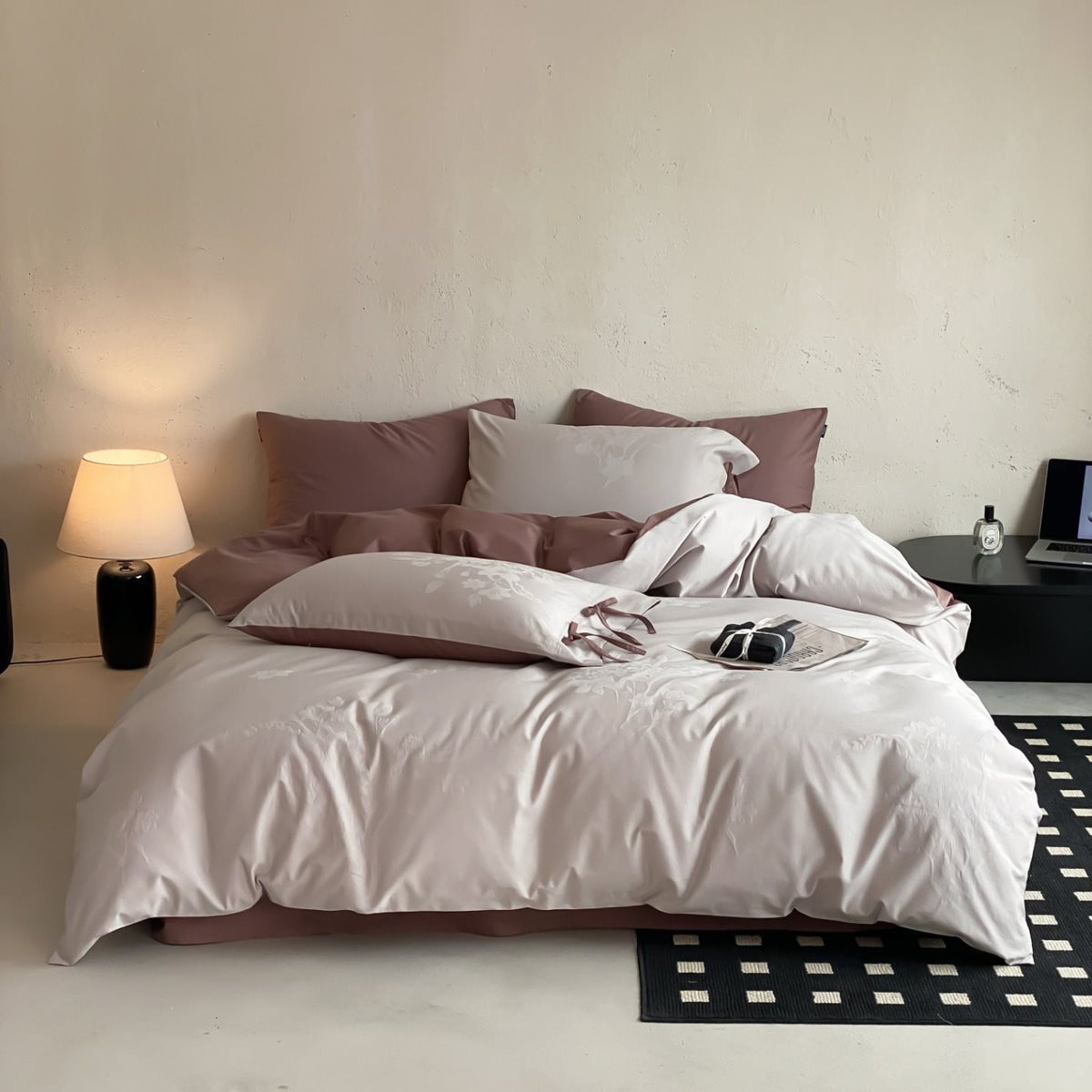 Elegantes Baumwollsatin-Bettwäscheset mit Wendefunktion und Bindebändern
