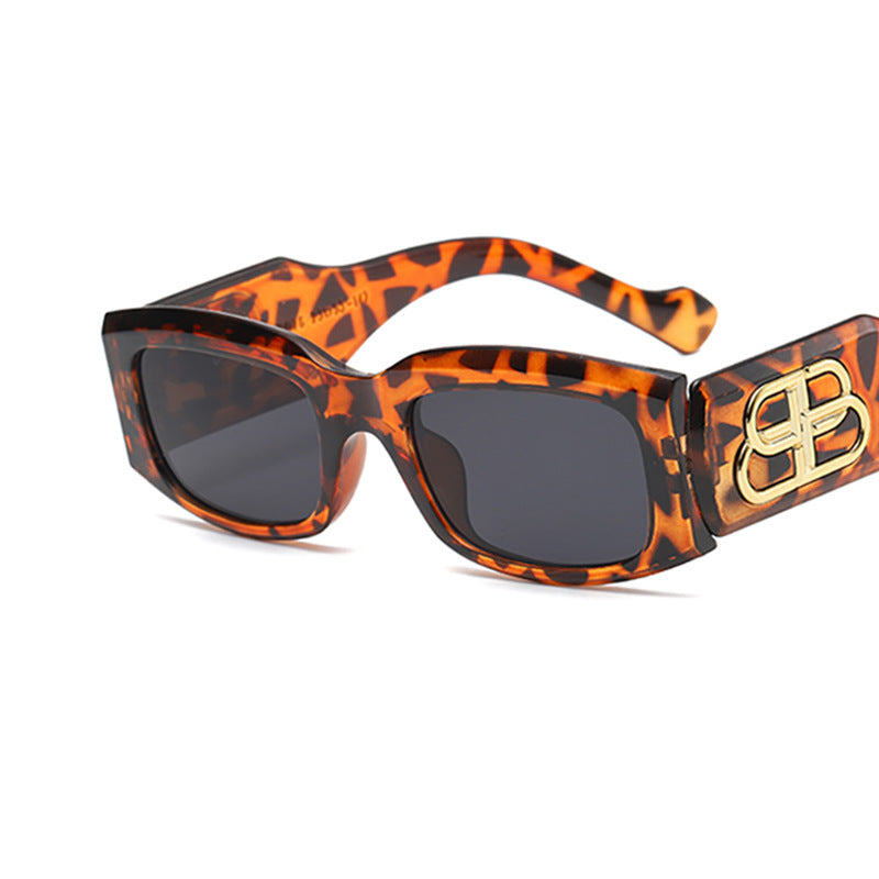 Modische Katzenaugen-Sonnenbrillen mit einzigartigem Statement-Design