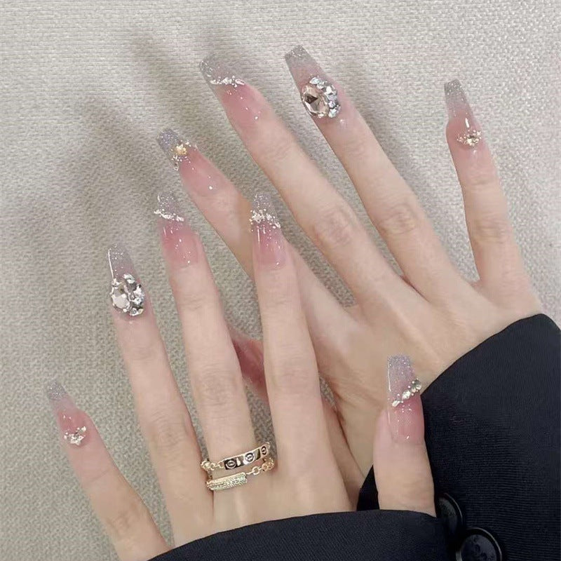 Elegante Kunstnägel mit Funkelnden Goldakzenten Brehn