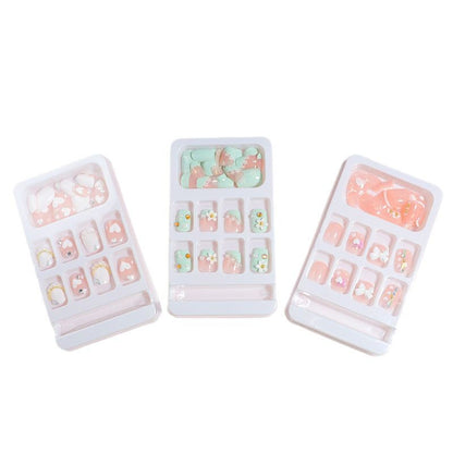 Dekorativer Press-On Nail Art Set mit Schleifenakzenten Brehn