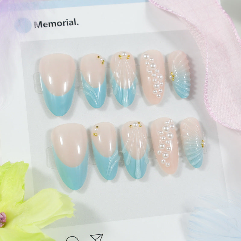 Kunstnagelset mit eleganten Muschel- und Perlenverzierungen Brehn