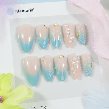 Kunstnagelset mit eleganten Muschel- und Perlenverzierungen Brehn