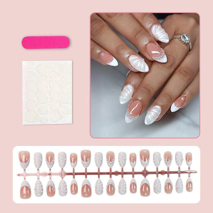 Kunstnagelset mit eleganten Spitzen und 3D-Details Brehn