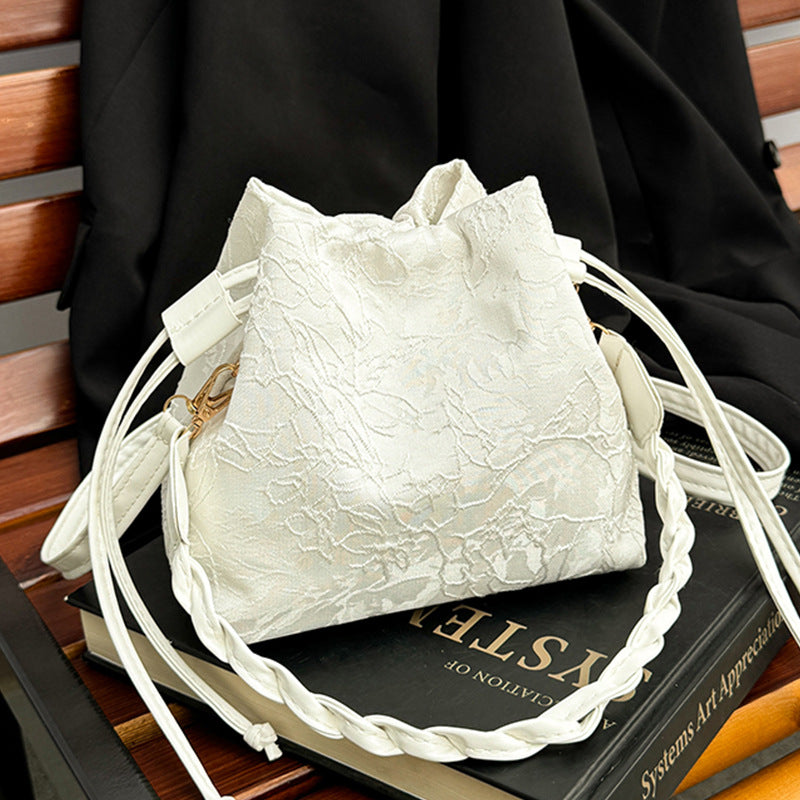 Elegante Satin Zughandtasche