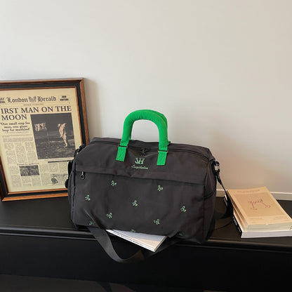 Stylische bestickte Reisetasche