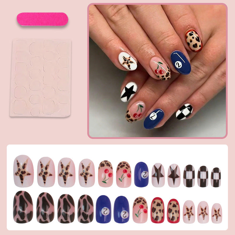 Kreatives Kunstnagelset mit trendigen Tiermustern und bunten Akzenten Brehn