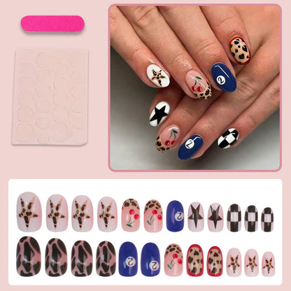 Kreatives Kunstnagelset mit trendigen Tiermustern und bunten Akzenten Brehn