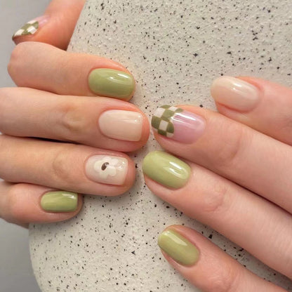 Kunstvolle Nagelkunst im modernen Design Brehn