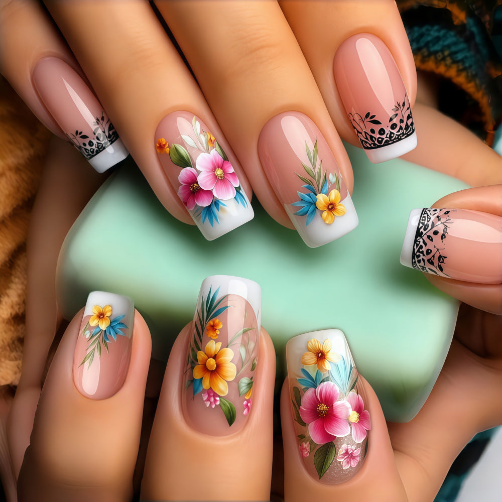 Exquisite Kunstnägel mit floralen Mustern Brehn