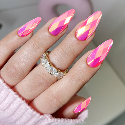 Glänzende Stiletto-Nagelverlängerungen Brehn
