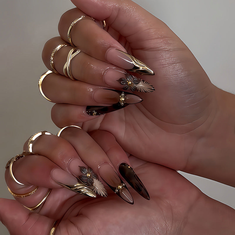 Künstlerisches Stiletto Press-On Nagelset mit kreativen Mustern Brehn