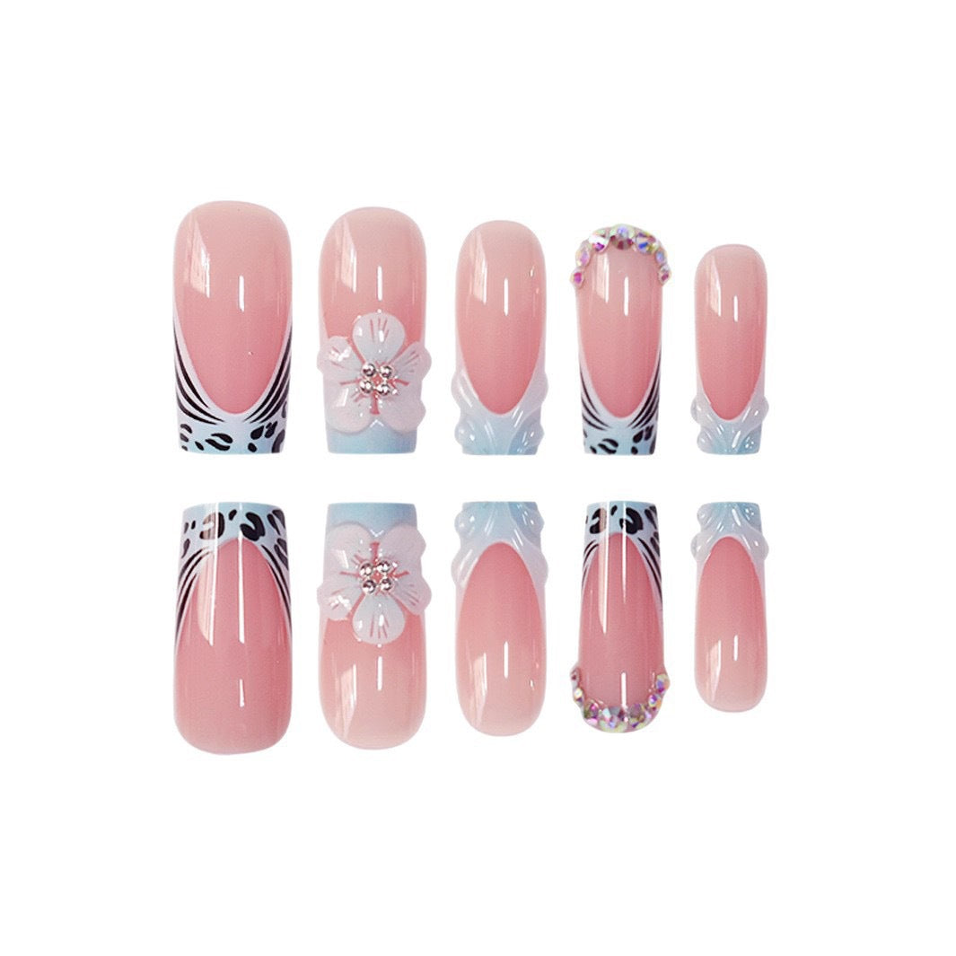 Dekoratives Floral Press-On Nagelkunst Set Brehn