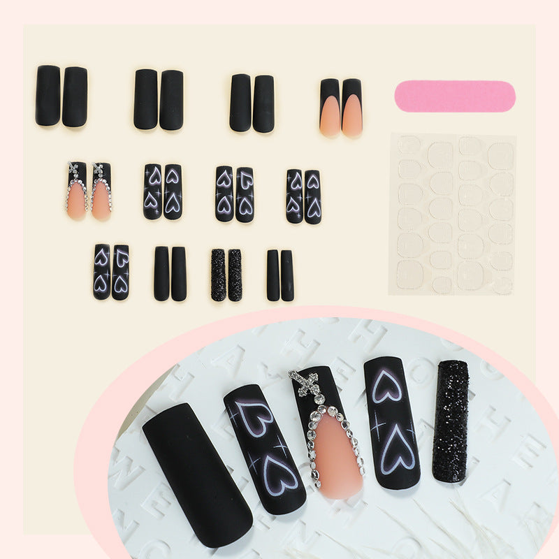 Kunstnagelset mit eleganten Glitzer- und Herzdesigns Brehn