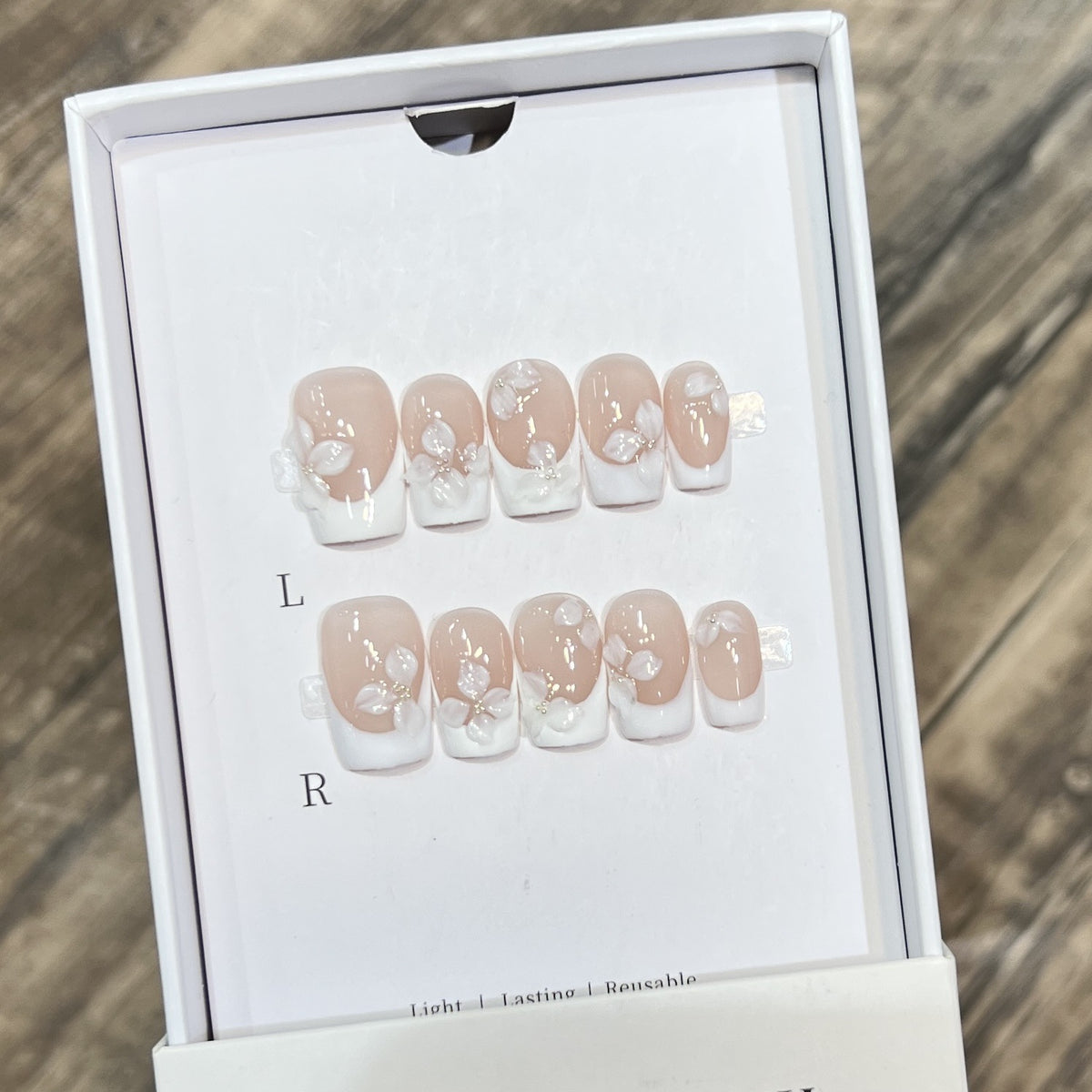Florales Design Press-On Nagelkunstset Brehn