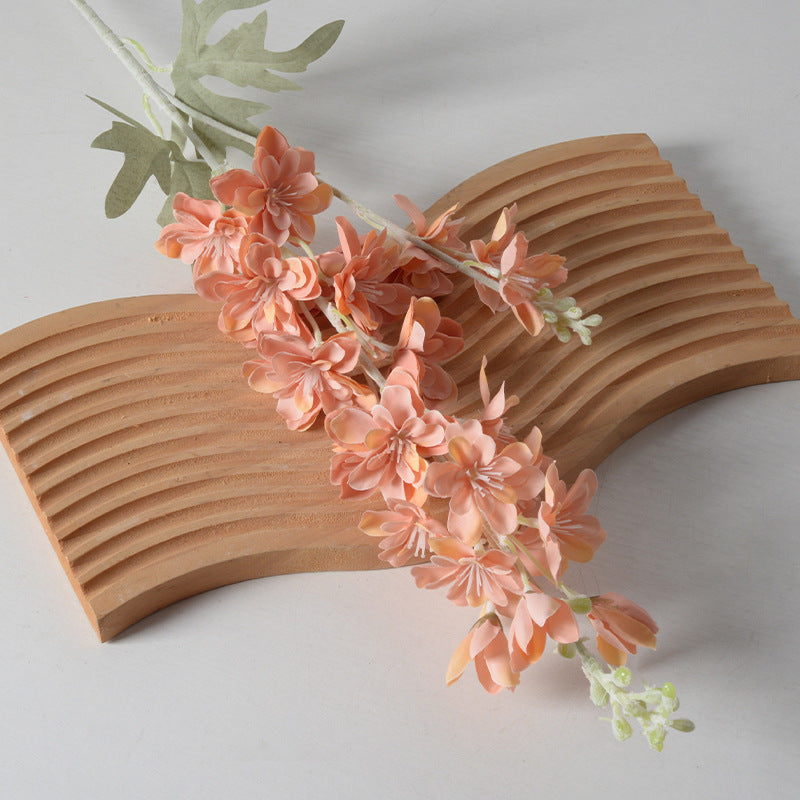 Dekorativer Kunstblumenstrauß