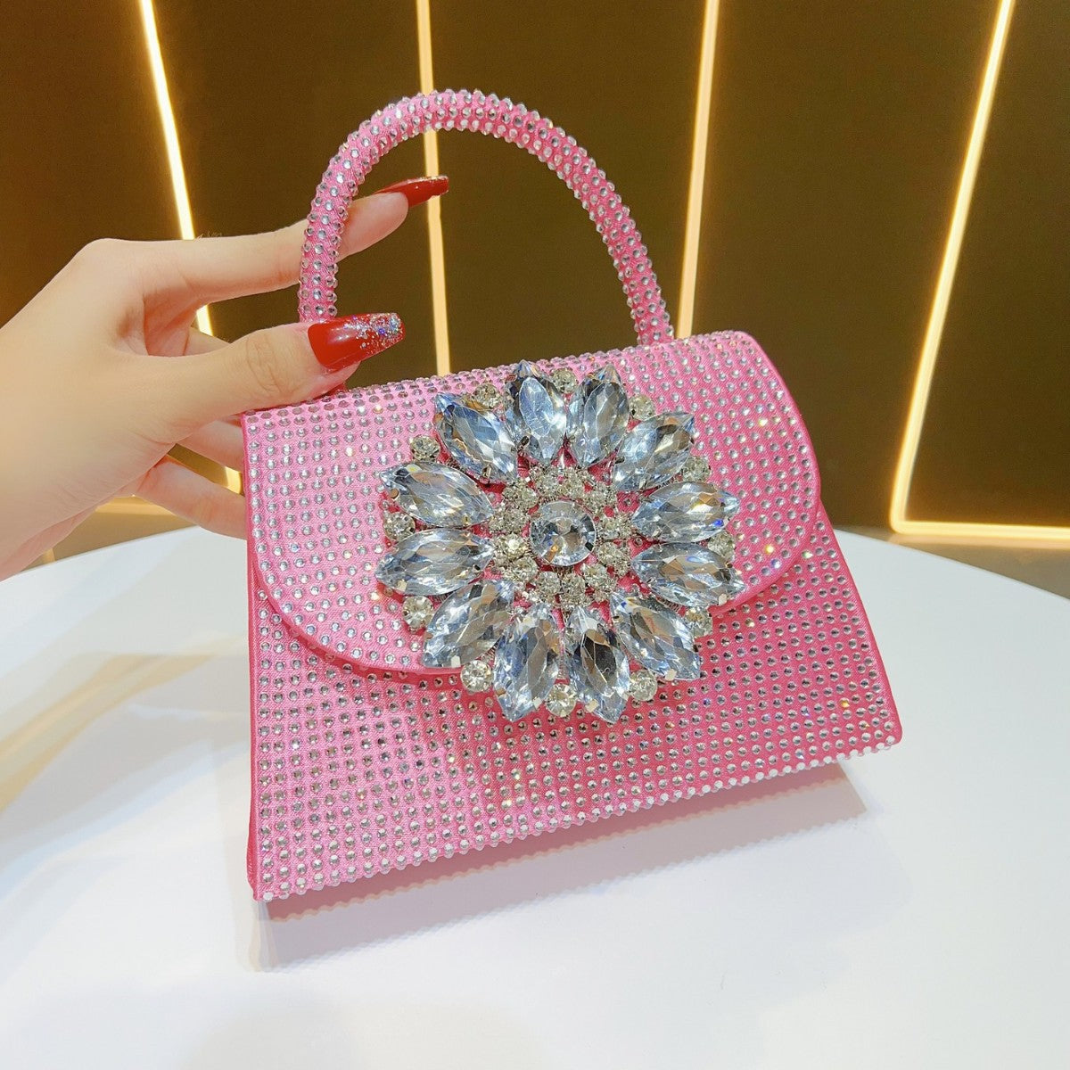 Glamouröse mit Strass besetzte Abend-Handtasche