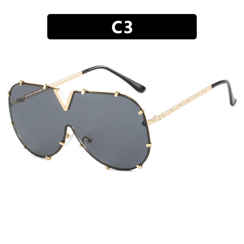 Damen oversized Schutzbrille im futuristischen Design Brehn