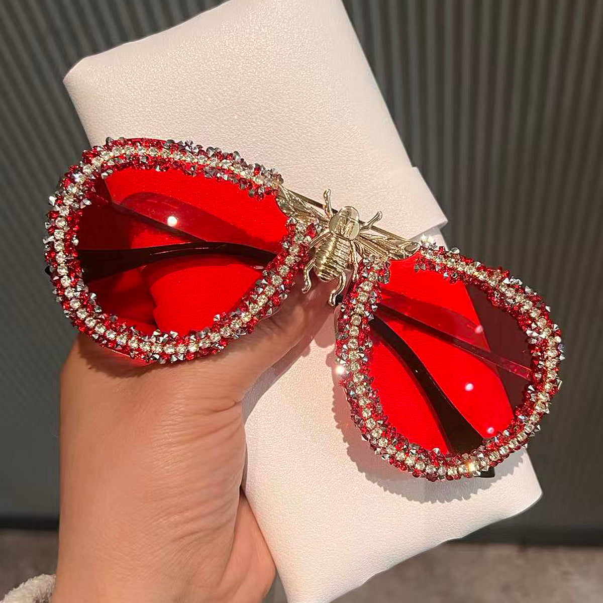 Damen Glamouröse Statement-Sonnenbrille mit einzigartigem Insektendesign Brehn