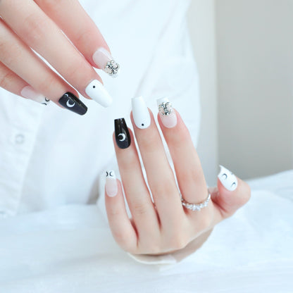 Künstlerisches Press-On Nagelkunstset mit eleganten Mond- und Stern-Designs