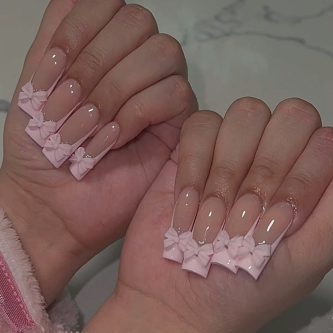 Kreatives Kunstnagelset mit Schleifenverzierungen Brehn