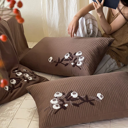 Edles Bettbezug- und Kissenbezug-Set aus Baumwollsatin mit floraler Relief-Stickerei