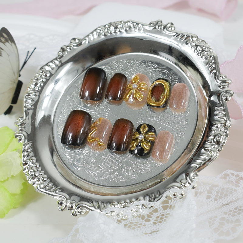 Designer Nagelkunst mit Schmuckelementen Brehn